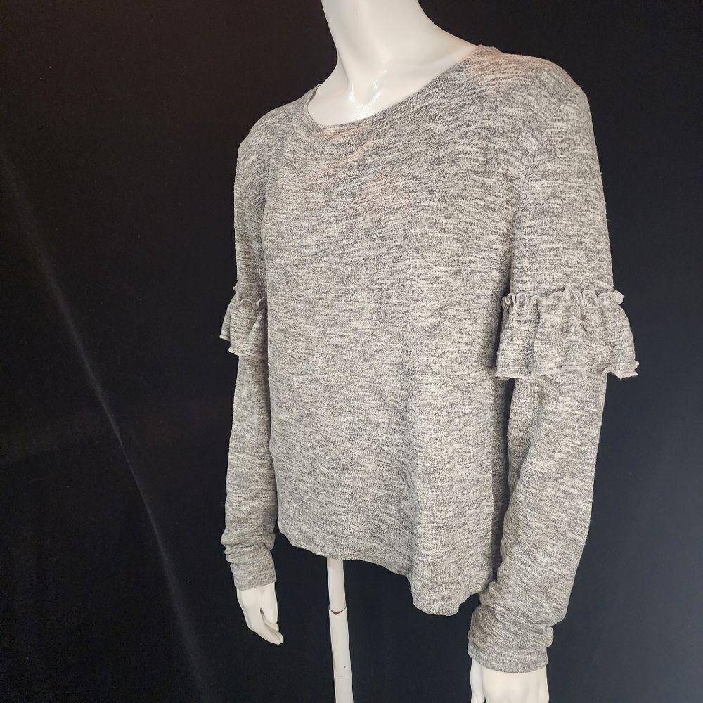 Derek Heart Gray Ruffle Long Sleeve Top (L)